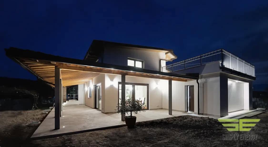 Abitazione privata in provincia di Verona con illuminazione esterna progettata da Simply Energy