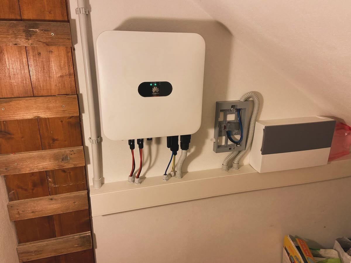 Inverter Huawei installato a parete