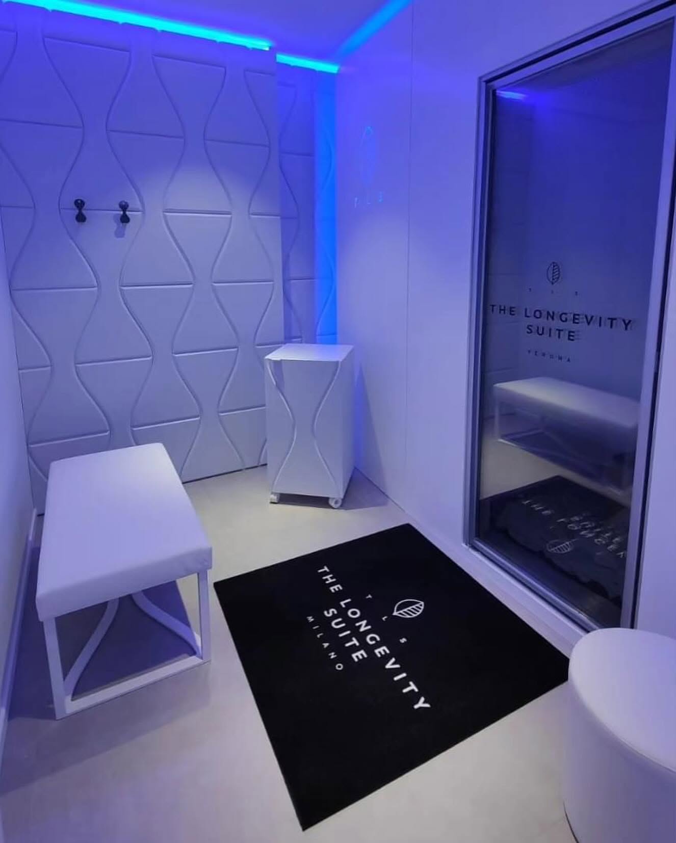 The Longevity Suite Verona, cabina con illuminazione a LED