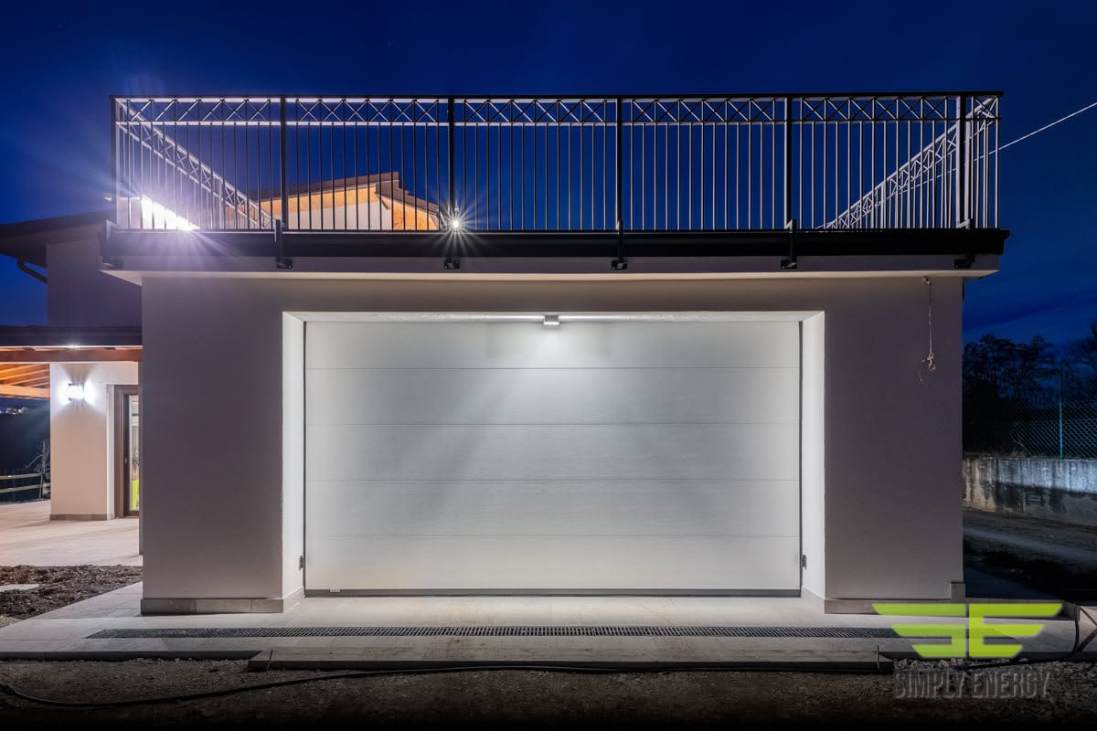 Struttura esterna con illuminazione realizzata da Simply Energy